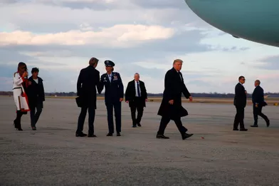 La famille Trump embarquant à bord d'Air Force One, le 20 novembre 2018.