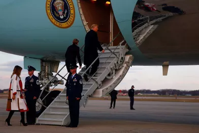 La famille Trump embarquant à bord d'Air Force One, le 20 novembre 2018.
