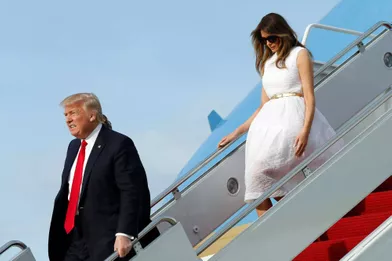 Donald et Melania Trump à leur descente d'Air Force One, le 16 avril 2017.