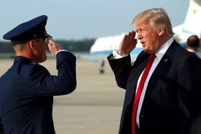 Donald Trump à sa descente d'Air Force One, le 16 avril 2017.
