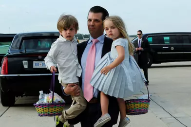 Donald Trump Jr et ses enfantsà leur descente d'Air Force One, le 16 avril 2017.