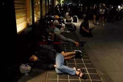 A Singapour aussi, certains ont pris leurs précautions en dormant dehors la veille du lancement de l'iPhone X.