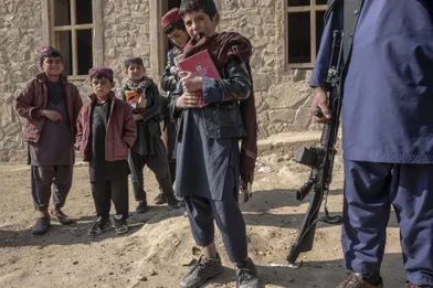 Ecoles et centre médical dirigés par les Talibans qui tiennent à montrer que dans leur territoire les infrastructures sont debout et fonctionnent.