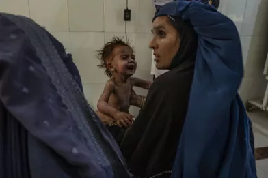Hôpital à Jalabad dans la section de malnutrition qui connaît une recrudescence d’enfants en état d’urgence. A cause des combats, les populations sont obligées de fuir leur domicile et ne peuvent plus vivre de leurs cultures.