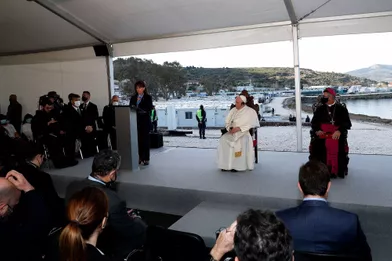 Le pape François sur l'île grecque de Lesbos, le 5 décembre 2021.