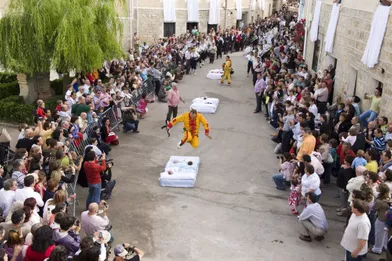 El Colacho Le Saute Bebe Cette Etrange Tradition Espagnole