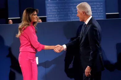 Melania Trump et Bill Clintonlors du deuxième débat présidentiel à Saint-Louis, dans le Missouri, le 9 octobre 2016.