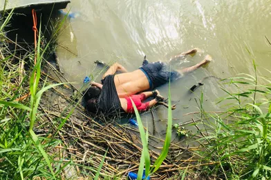 Oscar Alberto Martí­nez Ramí­rez et sa fille Valeria sont morts noyés, alors qu'ils tentaient de traverser le Rio Grande pour rejoindre les Etats-Unis, en juin 2019.