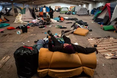 Des migrants centraméricains dorment dans un foyer de fortune à Tijuana, au Mexique, en janvier 2019.