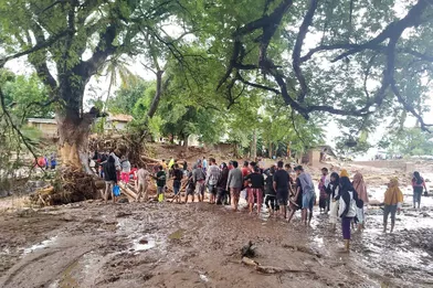 La plupart des décès ont eu lieu à Dili, la capitale, qui a été inondée, l'esplanade devant le palais présidentiel ayant même été transformée en étang de boue.