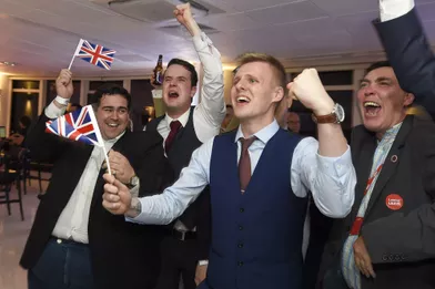 Les supporters du Brexit fêtent "l'indépendance" du Royaume-Uni