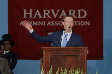 Mark Zuckerberg a enfin reçu son diplôme d'Harvard, le 25 mai 2017.