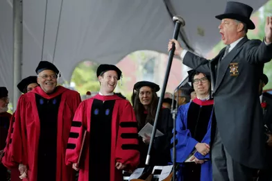 James Earl Jones et Mark Zuckerberg à Harvard, le 25 mai 2017.
