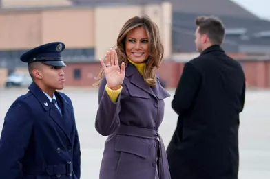 Melania Trump avant d'embarquer dans un avion pour son déplacement de deux jours, le 4 mars 2019.
