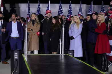 Donald Trump Jr, Lara et Eric Trump, Kimberly Guilfoyle, Tiffany Trump, Jared Kushner et Ivanka Trump à Kenosha, dans le Wisconsin, le 2 novembre 2020.