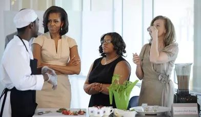 Michelle Obama et Valérie Trierweiler, la main à la pâte