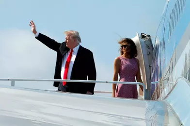 Donald et Melania Trump montant à bord d'Air Force One, le 1er avril 2018.