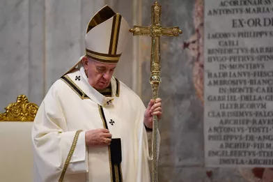 Le pape François dimanche de Pâques, au sein de la basilique Saint-Pierre de Rome vide