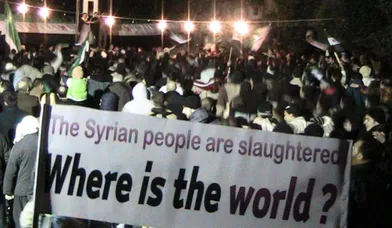… se demandent des manifestants à Homs. Au bout de 11 mois de révolte, les Nations Unies estiment que les combat ont causé la mort de près de 8500 personnes.