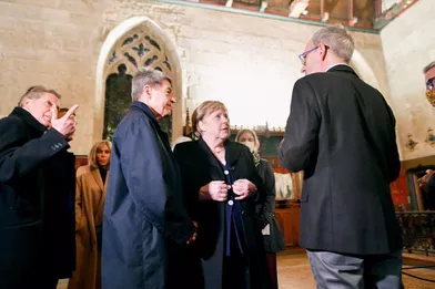 AngelaMerkela été accueillie par Emmanuel Macron mercredi à Beaune (Côte d'Or) pour faire ses adieux à la France après 16 ans au pouvoir, durant lesquels elle a travaillé étroitement avec quatre présidents français.