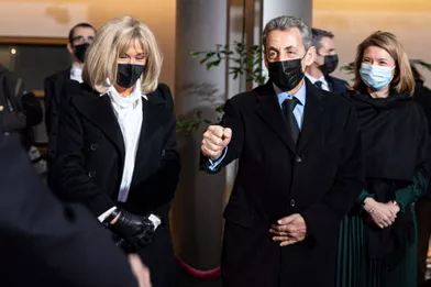 Brigitte Macron et Nicolas Sarkozy, présent pour l'hommage à Valéry Giscard d'Estaing.