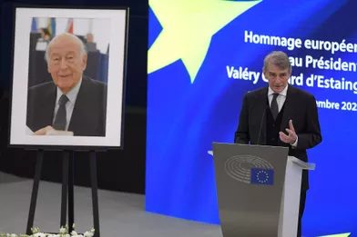 Le président du ParlementDavidSassoli rend hommage à Valéry Giscard d'Estaing.