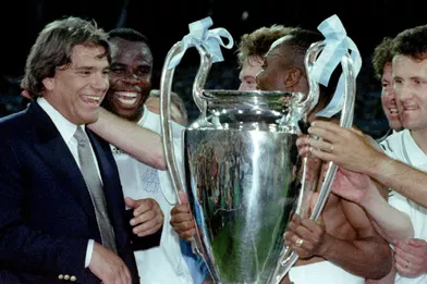 26 mai 1993, l’Olympique de Marseille remporte la finale de la Ligue des champions face au Milan AC. Le président Tapie est aux anges.