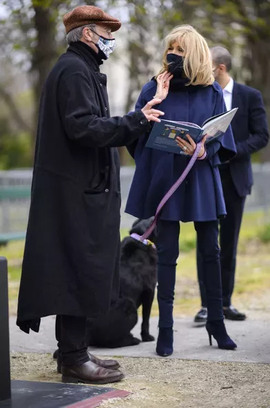 Brigitte Macron Decouvre Avec Nemo Les Chats Geants De Geluck
