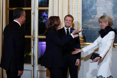 Emmanuel et Brigitte Macron ont reçu jeudi à l'Elysée Kamala Harris et son mariDougEmhoff lorsd'undîner avec les chefs d’Etats et de gouvernements et les chefs d’organisations internationales, présents à l’occasion du Forum de Paris sur la Paix.