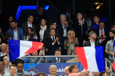 Emmanuel et Brigitte Macron au Stade de France dimanche.