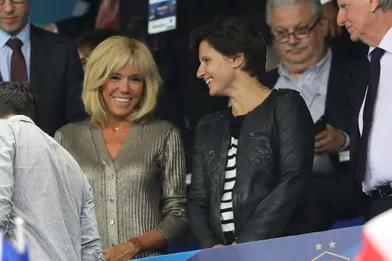 Brigitte Macron etRoxana Maracineanudimanche au stade de France.