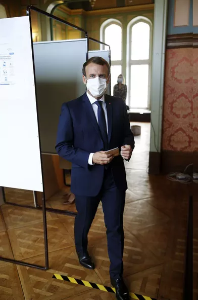 Emmanuel Macron vote au Touquet pour le second tour des municipales.