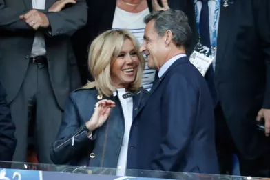 Brigitte Macron et Nicolas Sarkozy mardi soir au Stade de France.