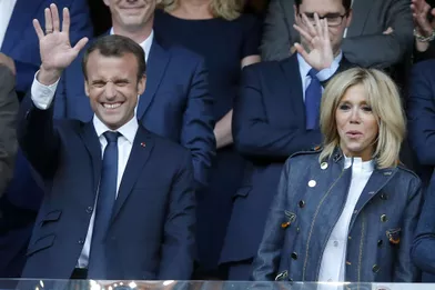 Emmanuel et Brigitte Macron mardi soir au Stade de France.
