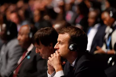 Nicolas Hulot et Emmanuel Macron au World Convention Center de Bonn pour la COP23, en début d'après-midi le 15 novembre 2017.