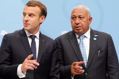 Emmanuel Macron et le Premier ministre fidjienFrank Bainimaramaau World Convention Center de Bonn pour la COP23, en début d'après-midi le 15 novembre 2017.