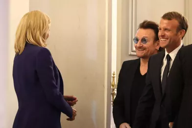 Bono lundi soir à l'Elysée en compagnie d'Emmanuel et Brigitte Macron.