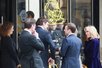 Emmanuel et Brigitte Macron ont inauguré lundi sur les Champs Elysées le Café Joyeux.