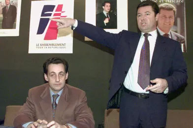 Le porte-parole du RPR Nicolas Sarkozy (G) et Christian Estrosi, tête de la liste RPR-UDF dans les Alpes-Maritimes pour les élections régionales de 1998.