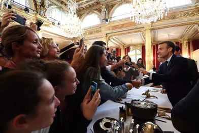 A l'occasion de la journée du patrimoine, le président de la République Emmanuel Macron a répondu aux interrogations des Français présents à l'Elysée. Il a notamment repris un jeune sur le sujet de l'emploi.