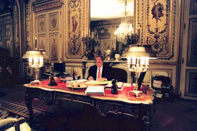 9 septembre 2001. Le président Jacques Chirac dans son bureau de l'Elysée.