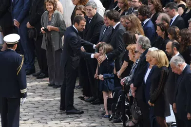 Emmanuel Macron avec les proches de Simone Veil.