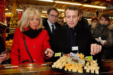 Le couple Macron en campagne au marché Saint-Pierre à Clermont-Ferrand, en janvier 2017.