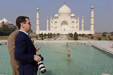En décembre 2010, le président russeDmitry Medvedev immortalise le Taj Mahal.