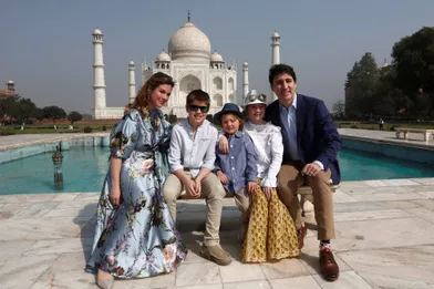 Justin Trudeau, Sophie Grégoire et leurs enfants au Taj Mahal en février 2018.