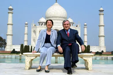 En 2003, le Premier ministre Jean-Pierre Raffarin et sa femmeAnne-Marie posent pour les photographes.