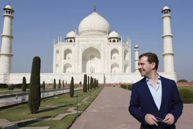 En décembre 2010, le président russeDmitry Medvedev visite le Taj Mahal.