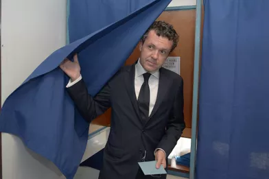 En ballottage après le premier tour, le candidat UMP Christophe Béchu a été élu à la mairie d’Angers (Maine-et-Loire). Le sénateur de Maine-et-Loire a obtenu 53,5% des voix, contre 46,5% à son rival socialiste Frédéric Béatse. Battu en 2008, Christophe Béchu décroche ainsi son premier mandat de maire.