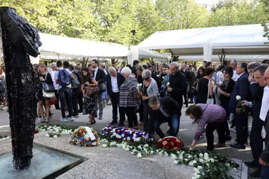 Cérémonie d'hommage aux victimes du terrorisme dansles jardins des Invalides.