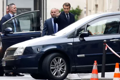 Emmanuel Macron part de chez lui